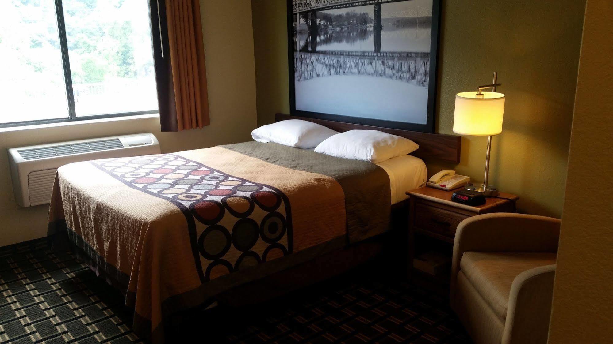 Super 8 By Wyndham Wheeling Wv Otel Dış mekan fotoğraf