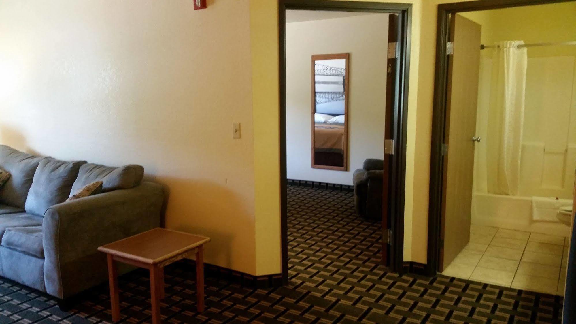Super 8 By Wyndham Wheeling Wv Otel Dış mekan fotoğraf